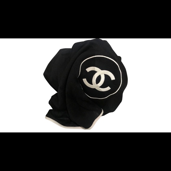 CHANEL BLACK/IVORY CC LOGO  stole/shawl/scarf/wrap - Picture 7 of 8